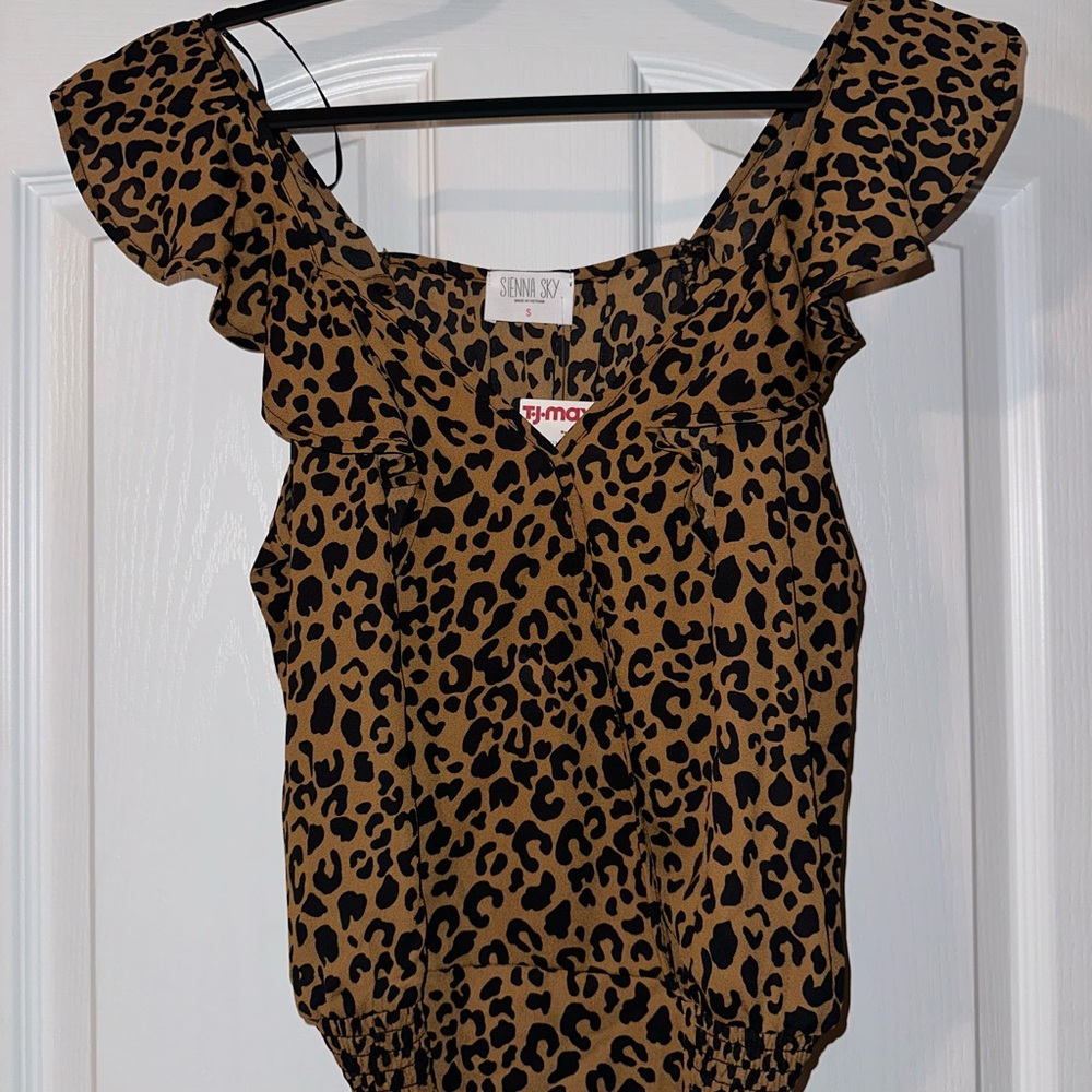 Sienna Sky Brown Tan Flutter Sleeve Top